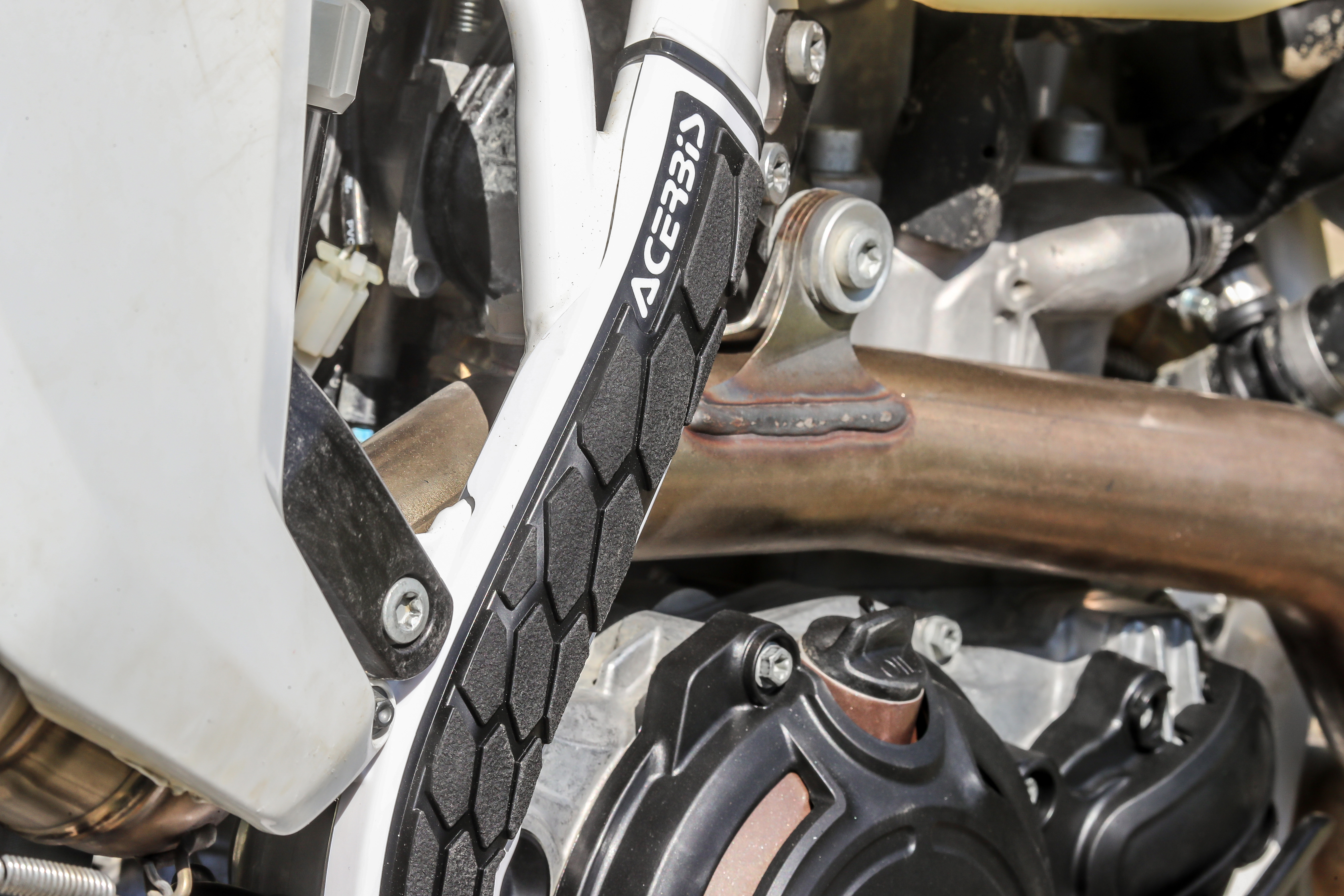 Chrániče rámu Acerbis X-GRIP KTM SX-SXF 16/18 + EXC-EXCF 17/19 + HUSQVARNA FC-TC 16/18 + FE-TE 16/19 - oranžová/čierna
