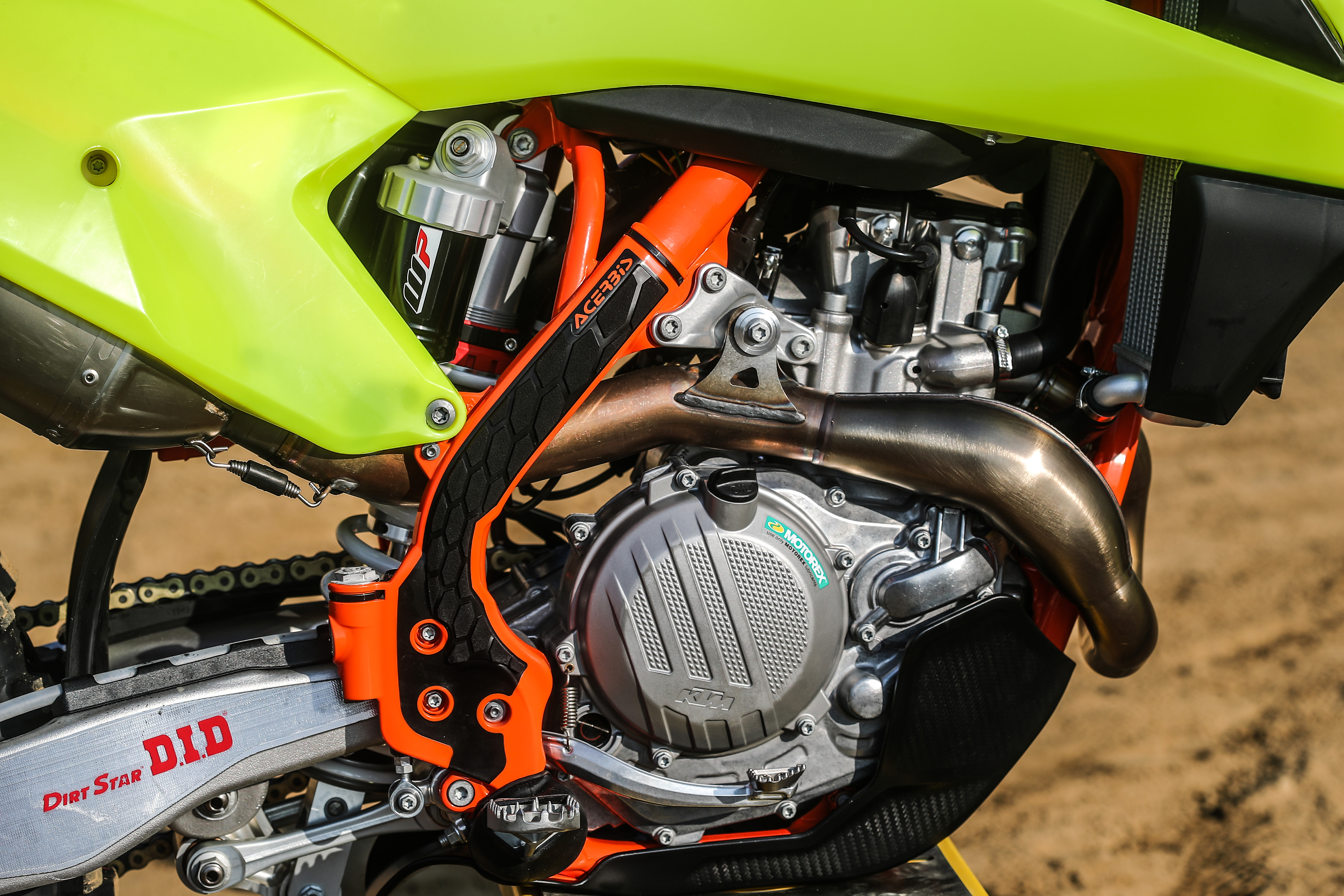 Chrániče rámu Acerbis X-GRIP KTM SX-SXF 16/18 + EXC-EXCF 17/19 + HUSQVARNA FC-TC 16/18 + FE-TE 16/19 - oranžová/čierna