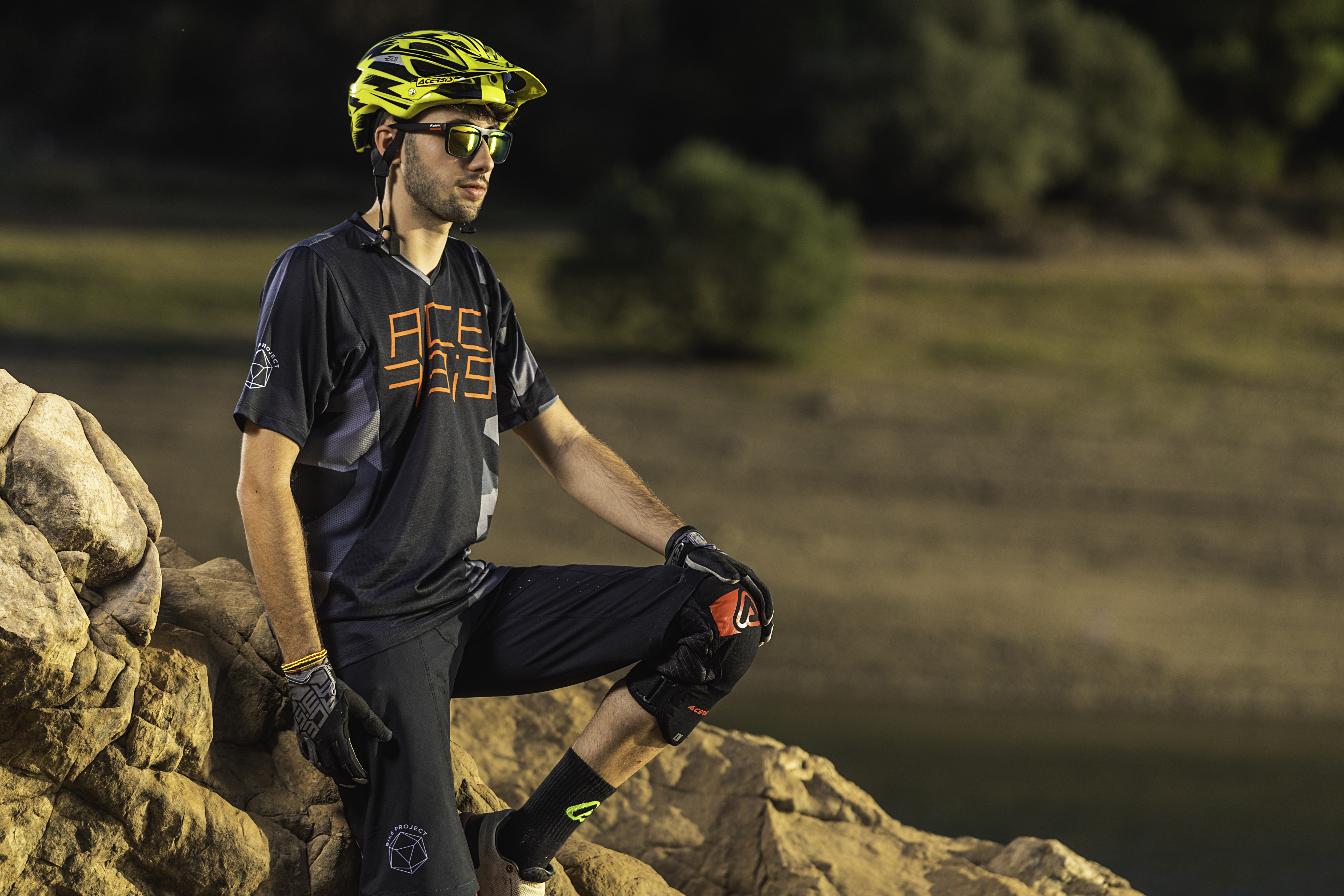 Kolenné chrániče Acerbis X-KNEE GUARD SOFT ADULT čierno červené