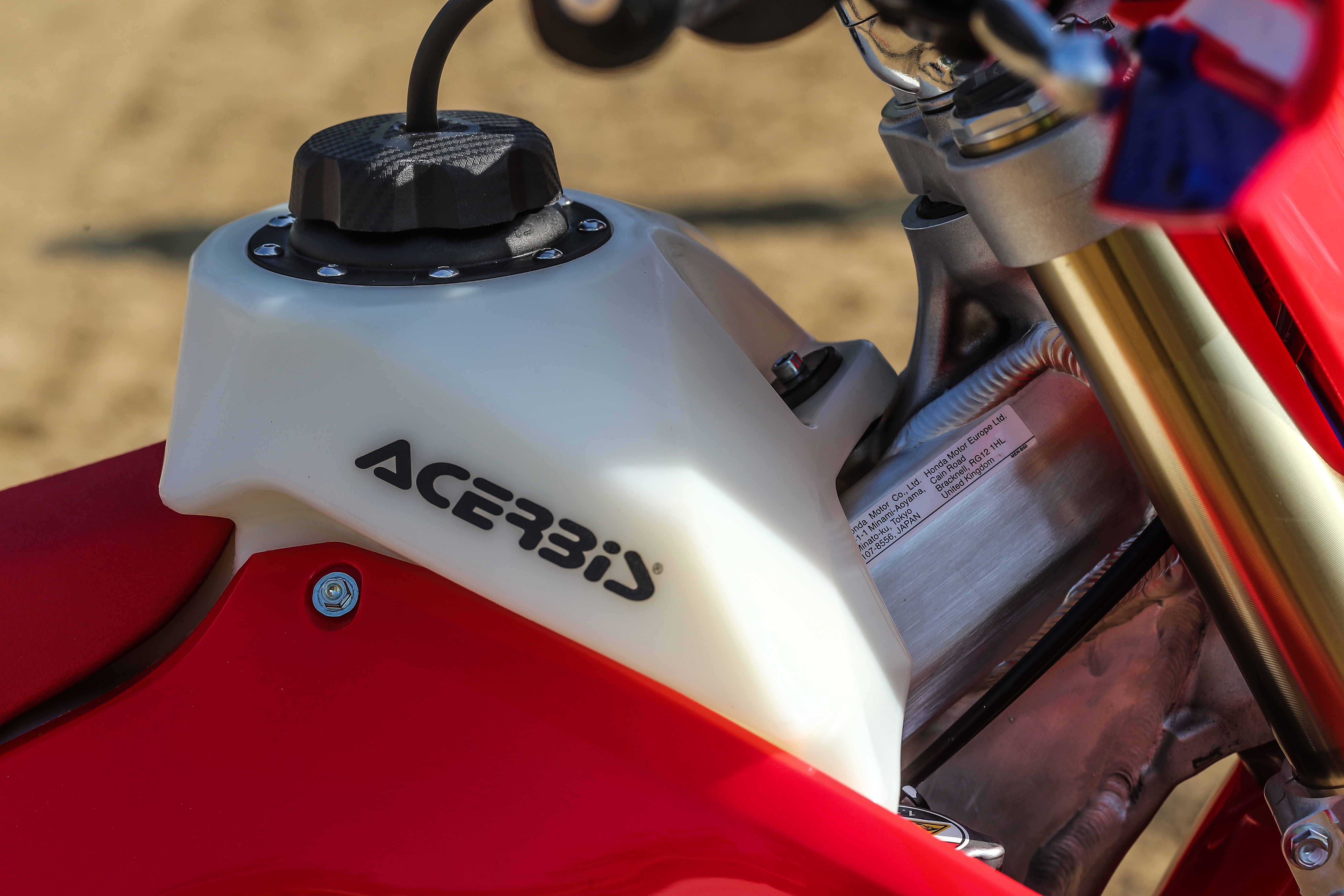Acerbis PALIVOVÁ NÁDRŽ HONDA CRF 450 17-20 + CRF 250 18-20 - 11.5L - FUEL TANK HONDA CRF 450 17-20 + CRF 250 18-20 - 10.5L - CLEAR